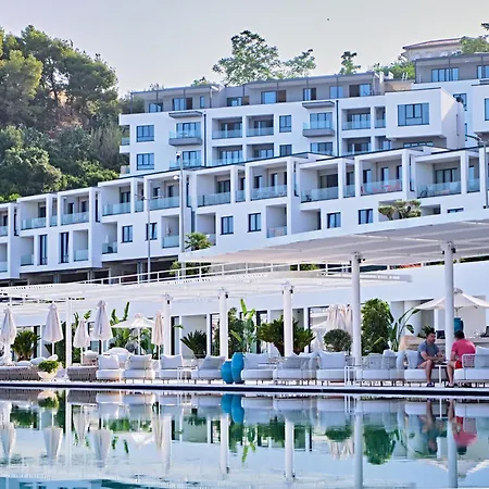 Azar Luxury Lägenhetshotell 4*