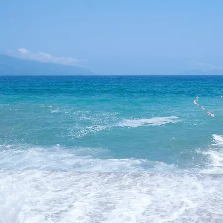 Azar Luxury Lägenhetshotell 4*