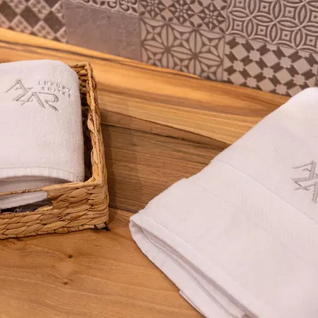 Lägenhetshotell Azar Luxury 4*