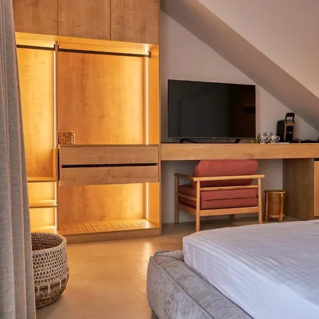 Azar Luxury Lägenhetshotell 4*