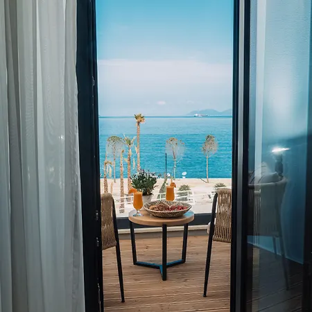 Azar Luxury Aparthotel 4*