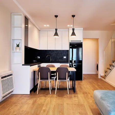 Azar Luxury Aparthotel Vlorë