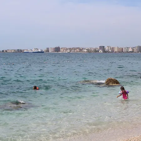 Lägenhetshotell Azar Luxury Vlorë