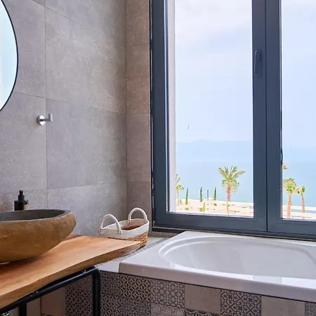 Azar Luxury 4* Vlorë