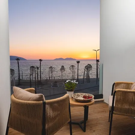 Azar Luxury Aparthotel 4*