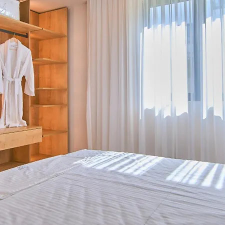 Lägenhetshotell Azar Luxury Vlorë
