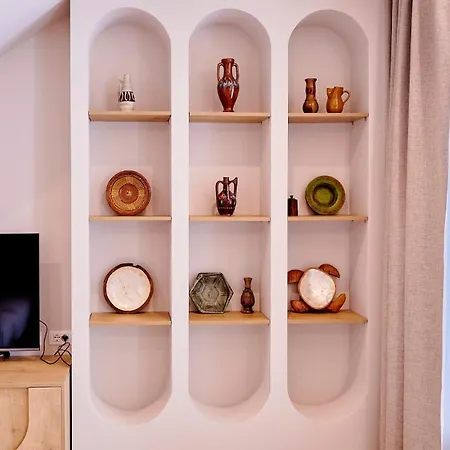 Azar Luxury 4* Vlorë