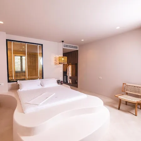 Azar Luxury Aparthotel 4*