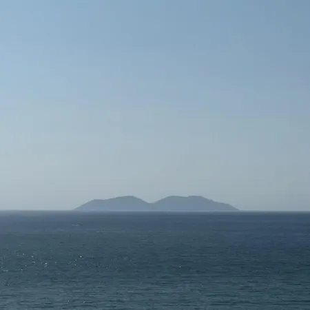 Azar Luxury 4* Vlorë