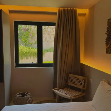 Azar Luxury Aparthotel 4*