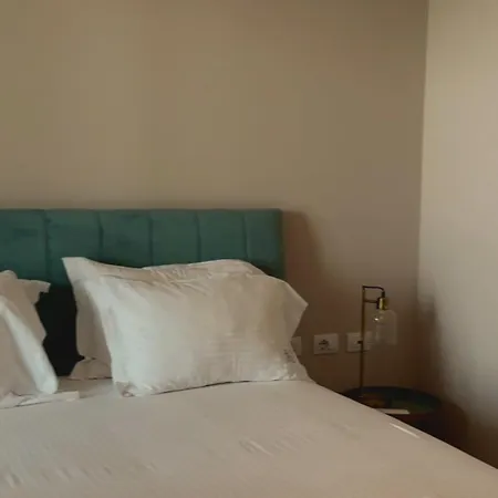 Azar Luxury Aparthotel Vlorë