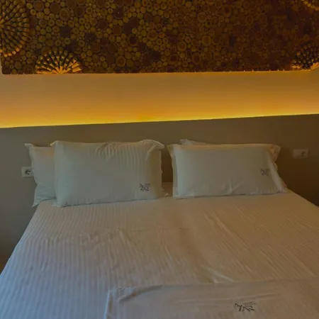 Azar Luxury Aparthotel