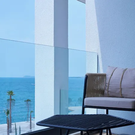 Azar Luxury Aparthotel 4*
