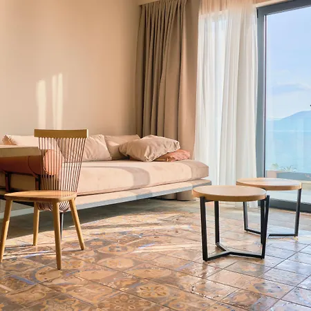 Azar Luxury 4* Vlorë