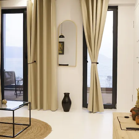 Azar Luxury Aparthotel