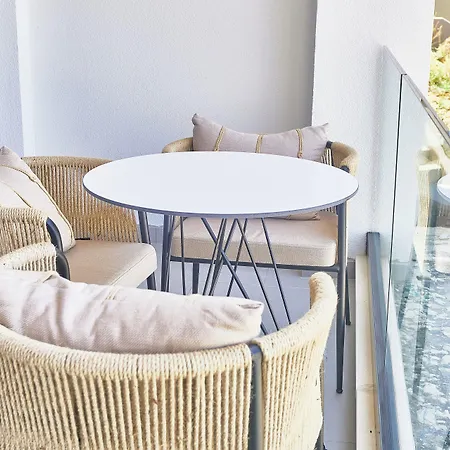 Azar Luxury Aparthotel Vlorë
