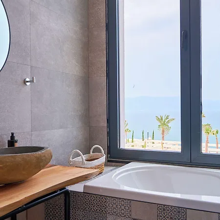 Azar Luxury 4* Vlorë