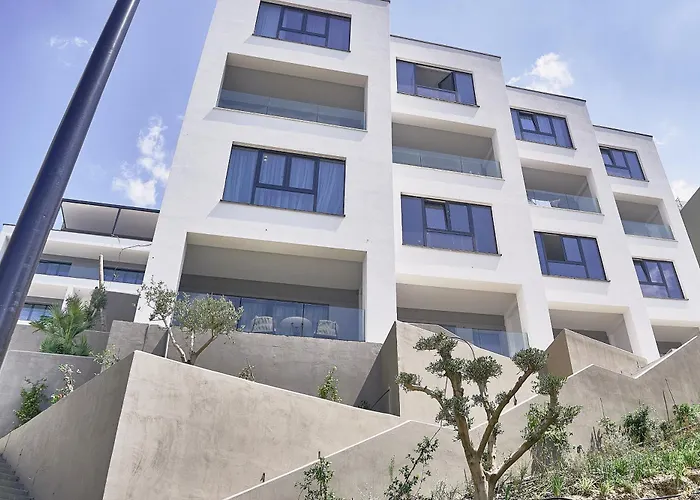 Lägenhetshotell Azar Luxury Vlorë