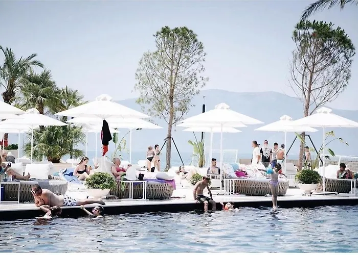 Aparthotel Azar Luxury 4*