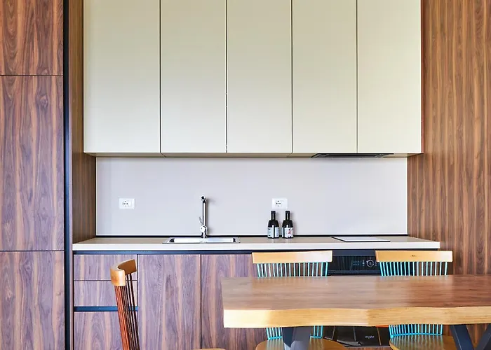 Azar Luxury Lägenhetshotell 4*