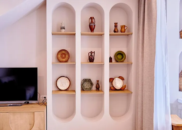 Azar Luxury 4* فلورا