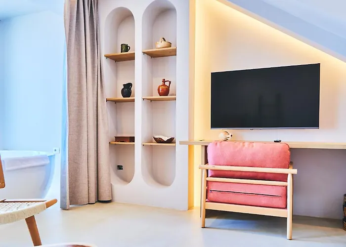 Azar Luxury Aparthotel