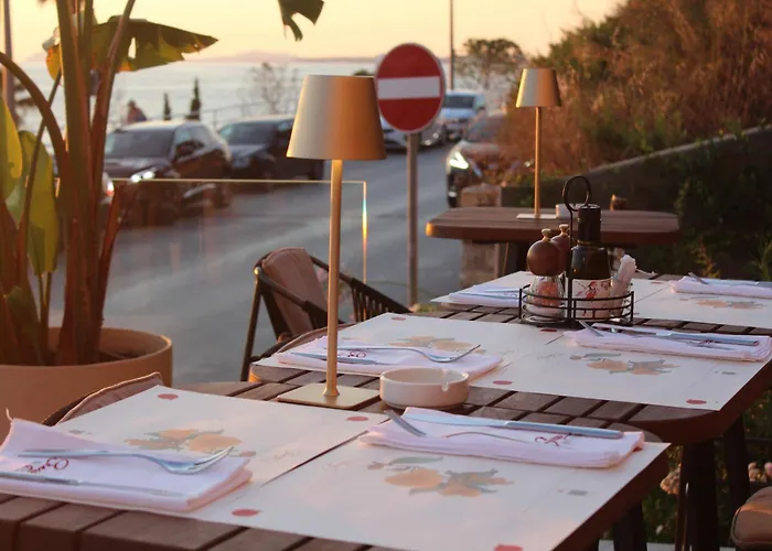 Azar Luxury Aparthotel