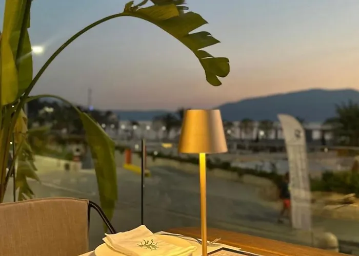 Azar Luxury Aparthotel