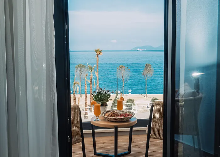 Azar Luxury Aparthotel 4*