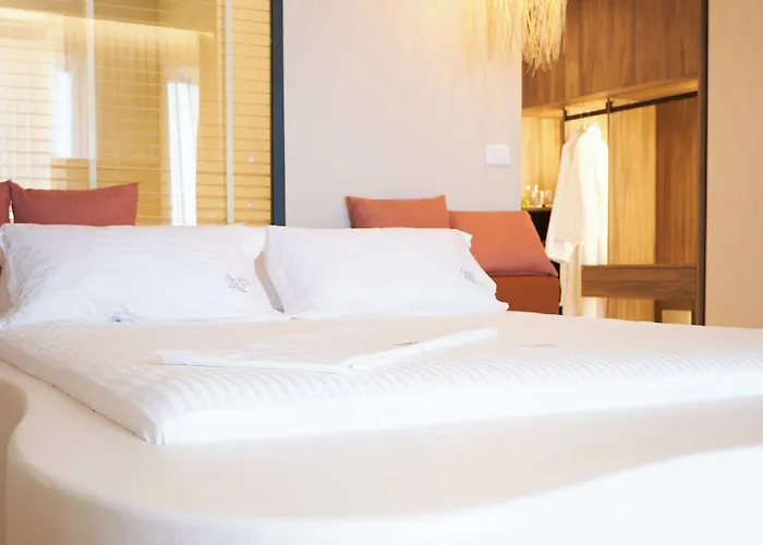 Azar Luxury Lägenhetshotell 4*