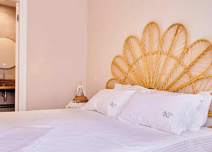 Azar Luxury Aparthotel Vlore