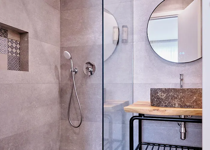 Azar Luxury Aparthotel Vlore